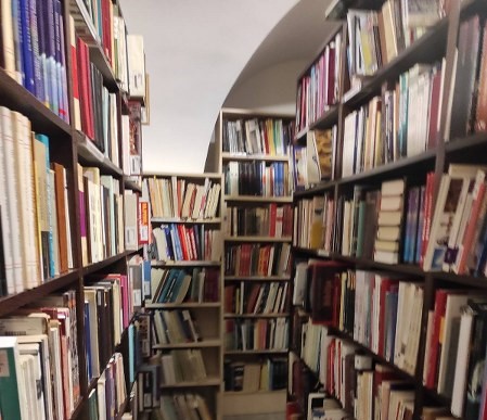 Srednjoškolci u gradskoj knjižnici